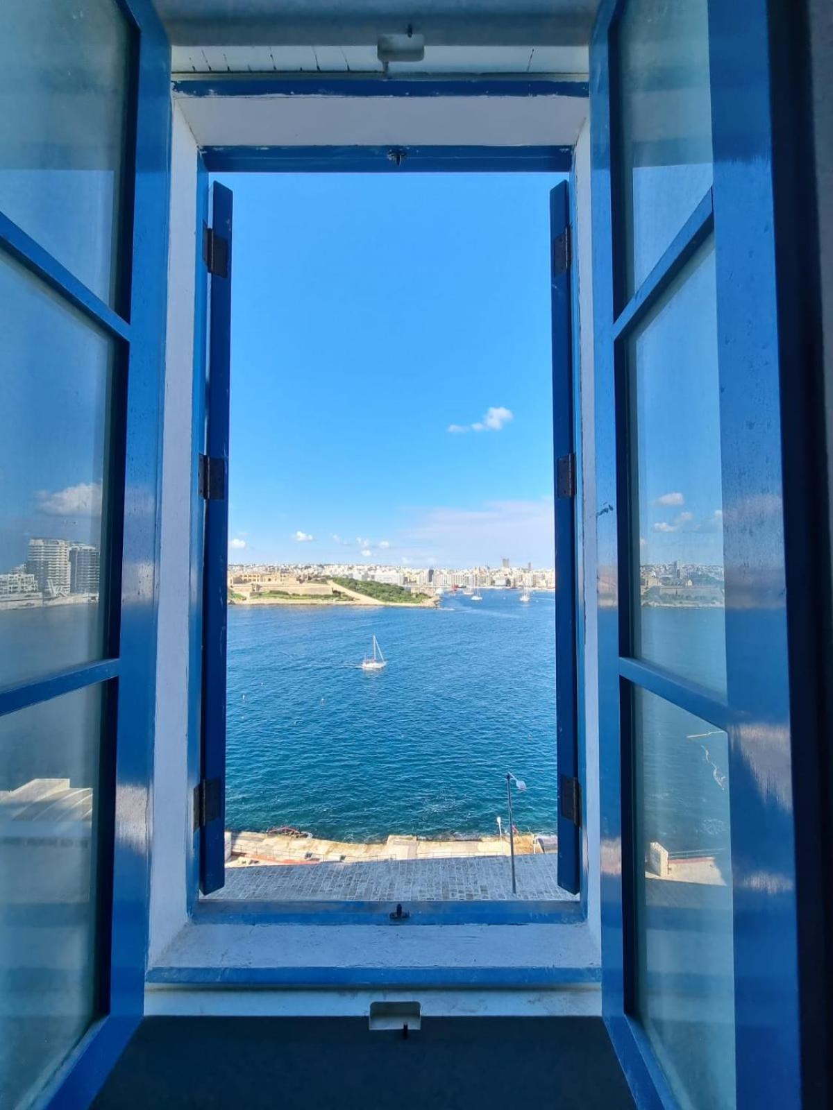 Extraordinary Views In A Holiday Home In Валета Екстериор снимка